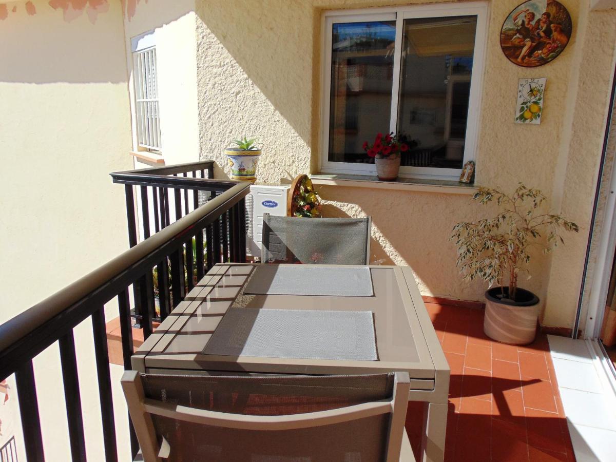 Apartment One Bedroom, Top Floor, By The Sea,